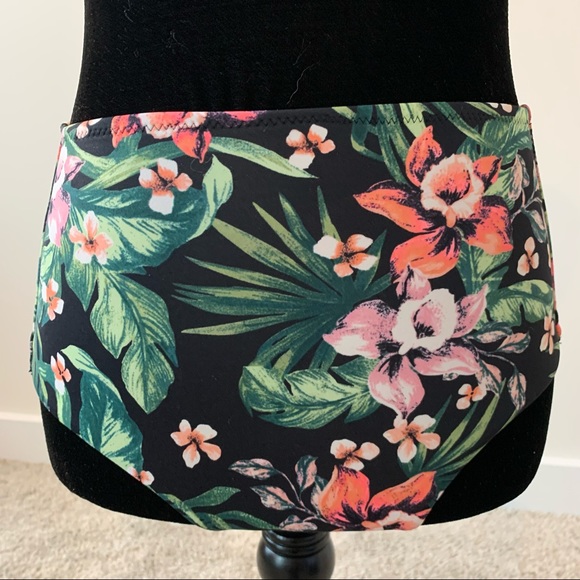 Tropical Print, Scallop Cut Pinup Bikini Top and High Waist Bottoms - Picture 7 of 9